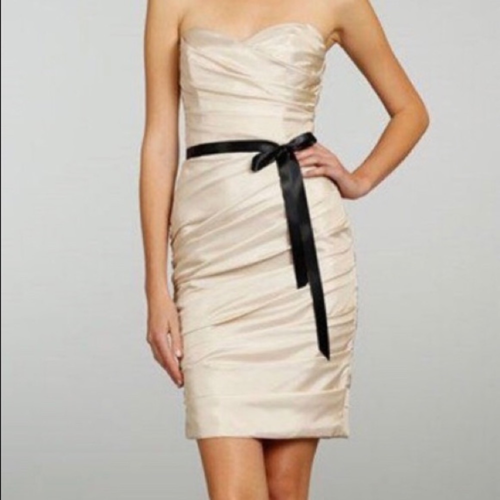 Alvina Valenta Cream Strapless Sweetheart Dress